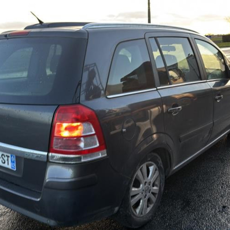 Pare choc arriere OPEL ZAFIRA B Photo n°10