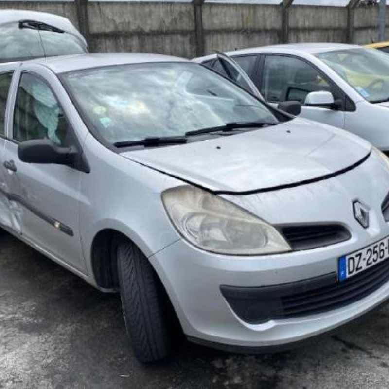 Pare choc arriere RENAULT CLIO 3 Photo n°10