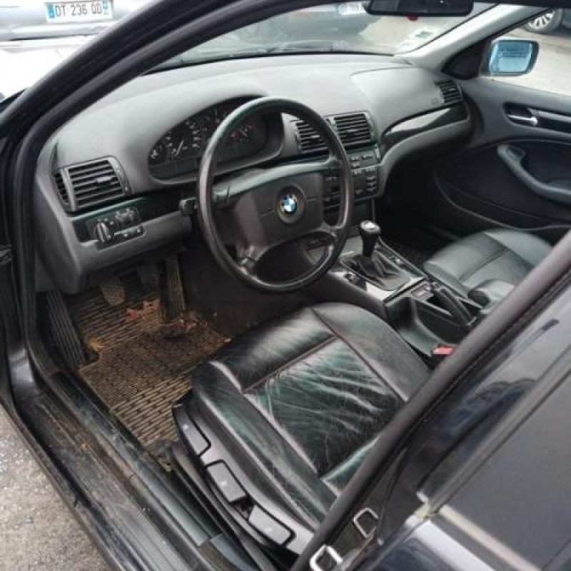 Pare choc arriere BMW SERIE 3 E46 Photo n°5