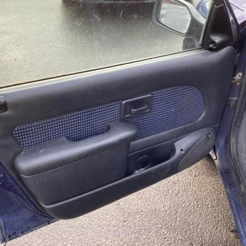 Poignee interieur arriere droit PEUGEOT 106 Photo n°9