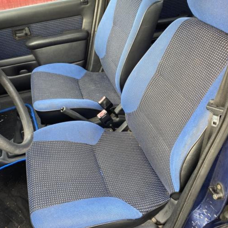 Poignee interieur arriere droit PEUGEOT 106 Photo n°10