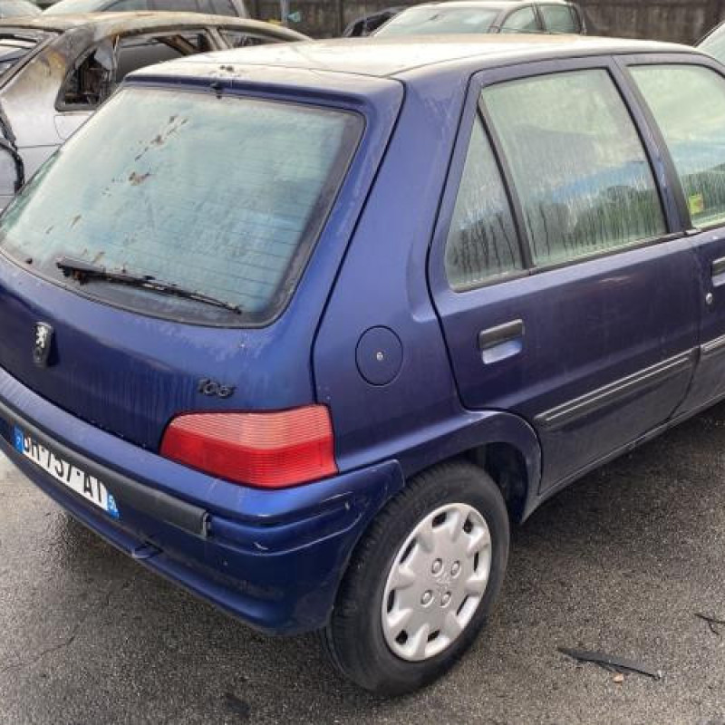 Pare choc arriere PEUGEOT 106 Photo n°3