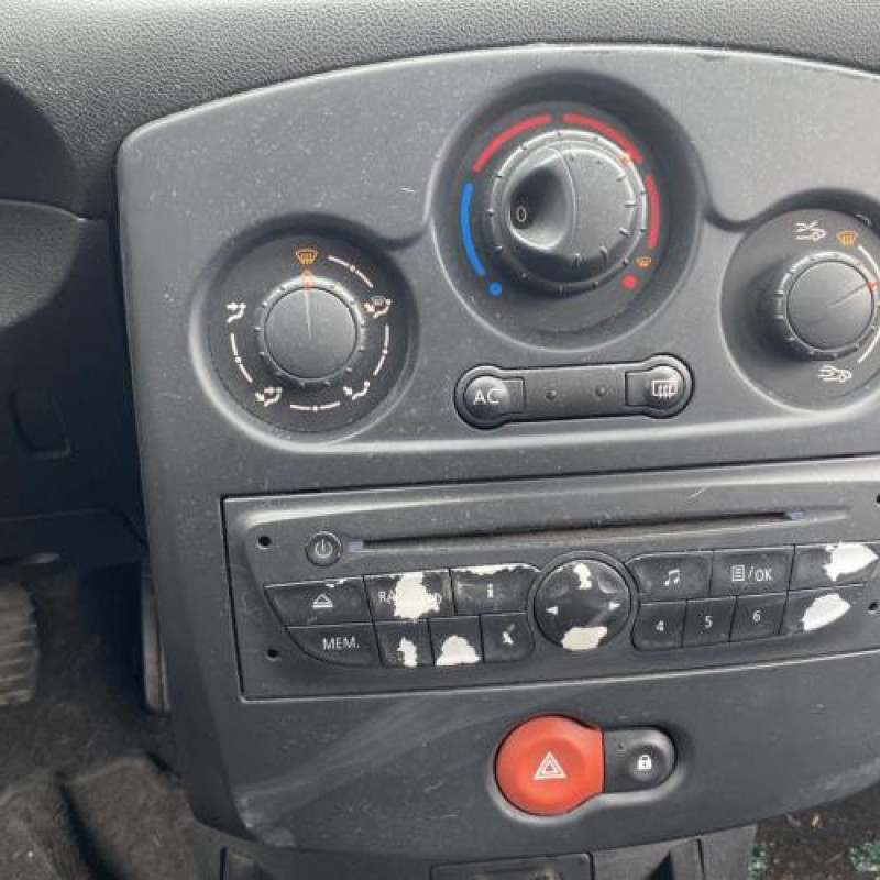 Poignee interieur arriere droit RENAULT CLIO 3 Photo n°19