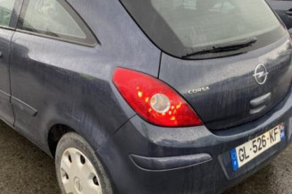 Custode arriere droit OPEL CORSA D