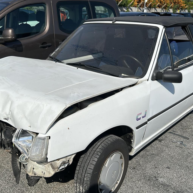 PEUGEOT205 PHASE 2 CABRIOLET 1.4i - 8V CJ Photo n°2