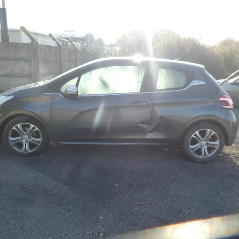 PEUGEOT208 1 PHASE 1 1.6i - 16V Photo n°5