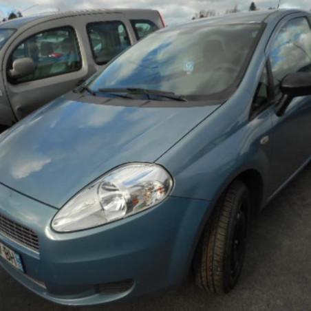 FIATGRANDE PUNTO 1.2i - 8V Photo n°1