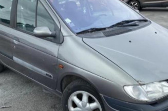 Pare choc arriere RENAULT SCENIC 1