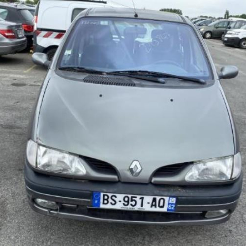 Pare choc arriere RENAULT SCENIC 1 Photo n°8