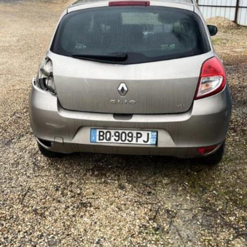 Pare boue arriere droit RENAULT CLIO 3 Photo n°4