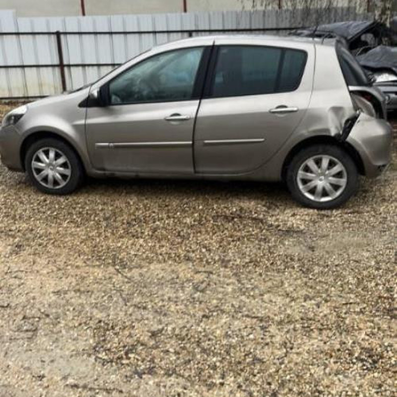 Pare boue arriere droit RENAULT CLIO 3 Photo n°5