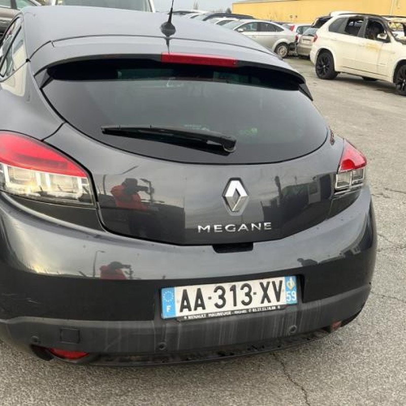 Anti brouillard arriere droit RENAULT MEGANE 3 Photo n°8