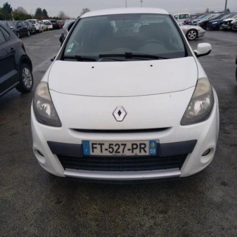 Anti brouillard arriere gauche RENAULT CLIO 3 Photo n°5