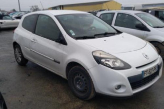 Anti brouillard arriere gauche RENAULT CLIO 3