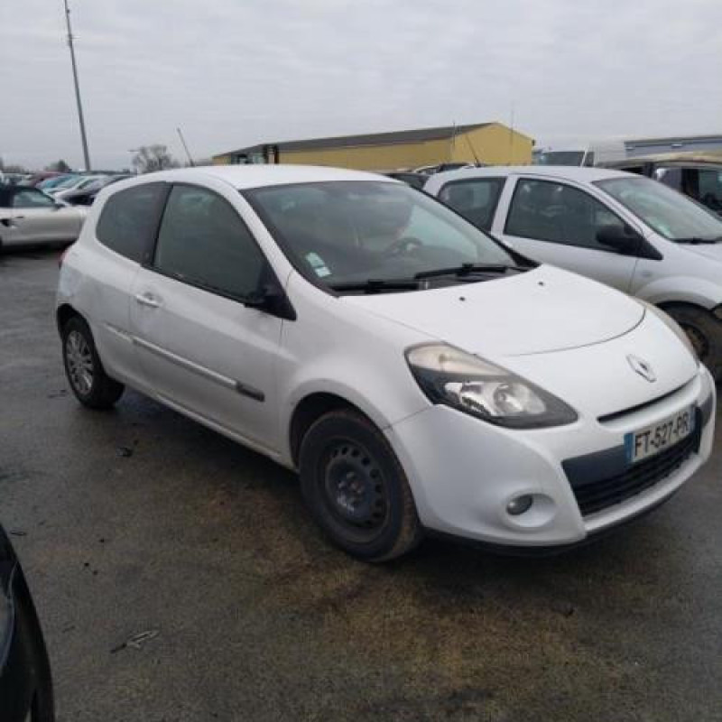 Anti brouillard arriere gauche RENAULT CLIO 3 Photo n°6