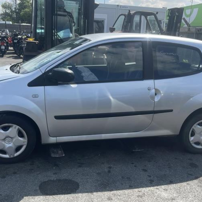 Pompe à carburant RENAULT TWINGO 2 Photo n°17