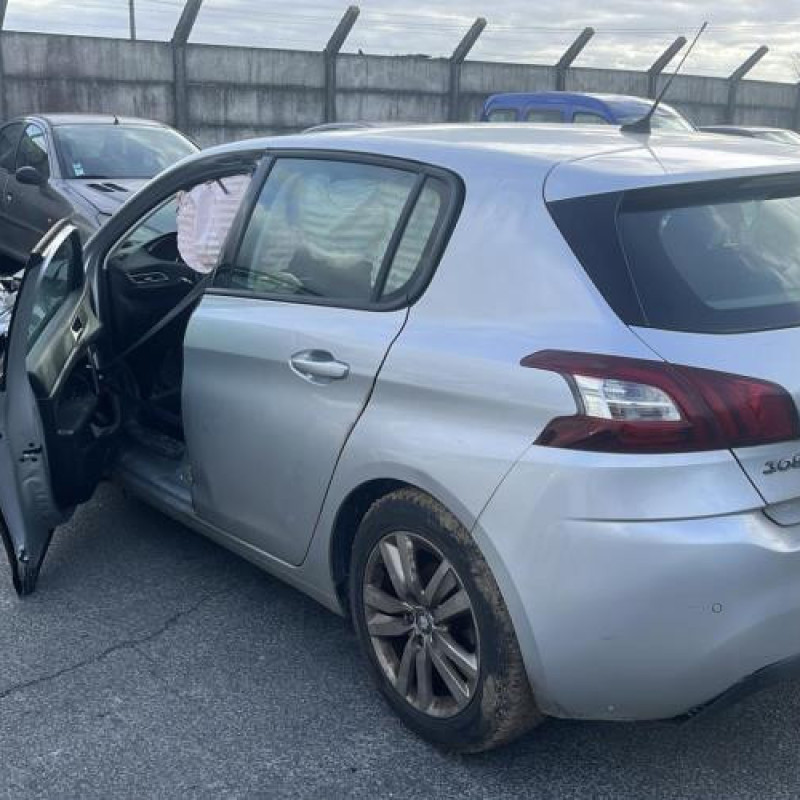 Feu arriere stop central PEUGEOT 308 2 Photo n°6