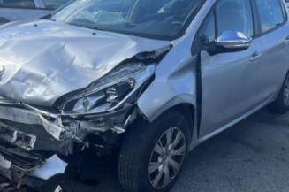 Pare boue arriere droit PEUGEOT 208 1