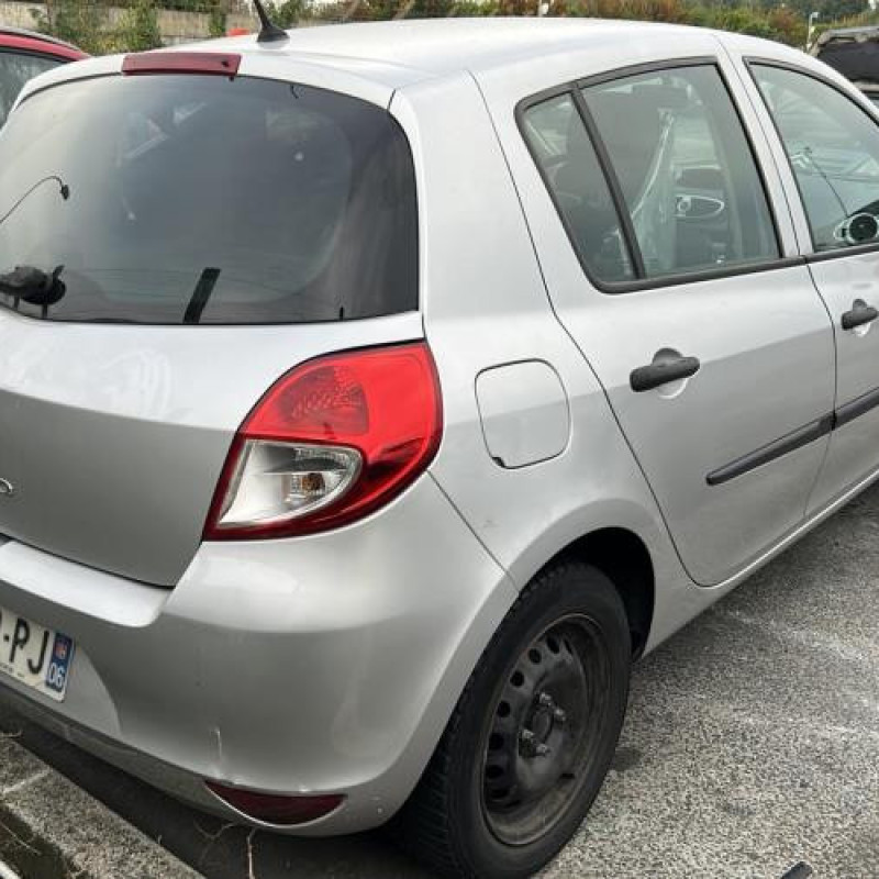 Aile avant gauche RENAULT CLIO 3 Photo n°9