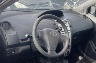 Feu arriere stop central TOYOTA YARIS 2