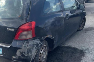 Serrure avant droit TOYOTA YARIS 2