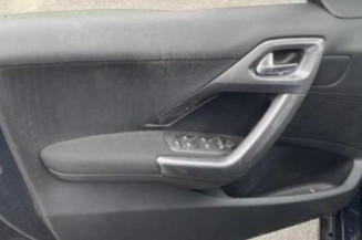 Poignee porte avant gauche PEUGEOT 2008 1