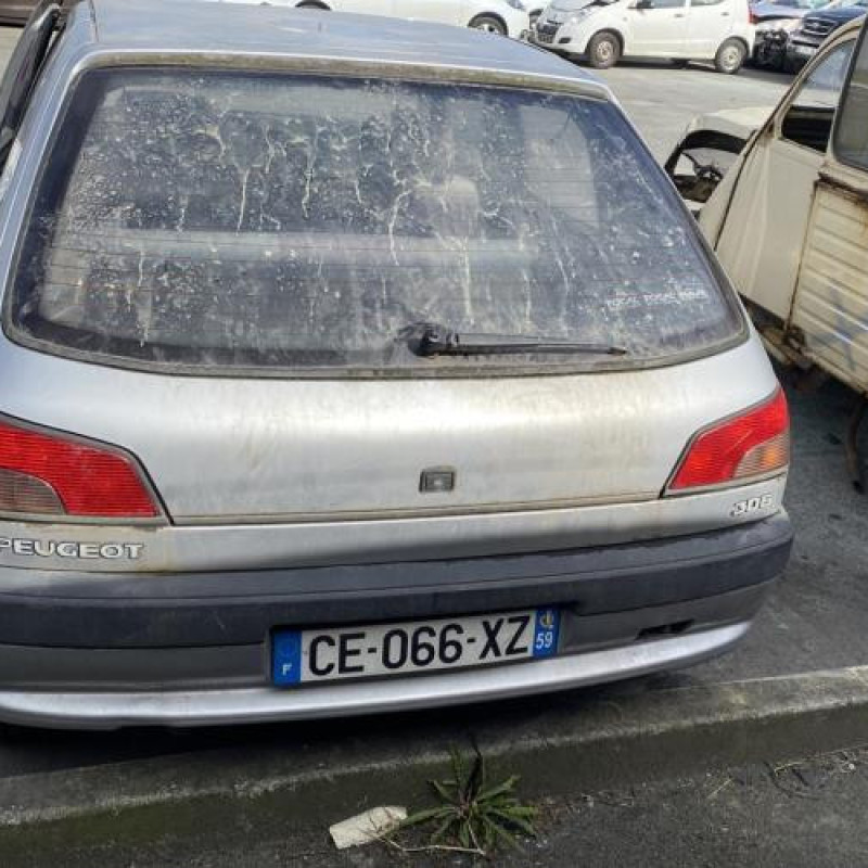 Moteur essuie glace arriere PEUGEOT 306 Photo n°17