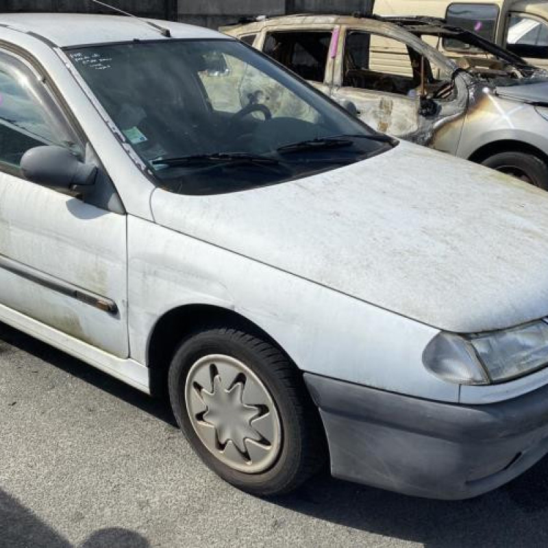 Bouton de warning RENAULT LAGUNA 1 Photo n°7