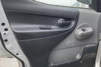 Poignee porte coffre gauche NISSAN NV200