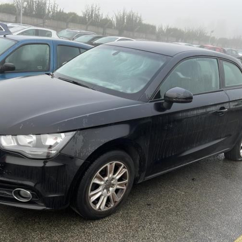 Bouton de coffre AUDI A1 1 Photo n°5