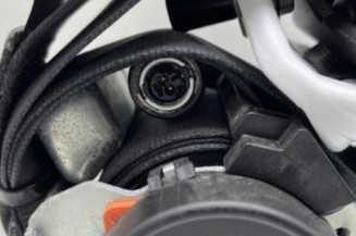 Pretensionneur de ceinture avant droit PEUGEOT 208 1