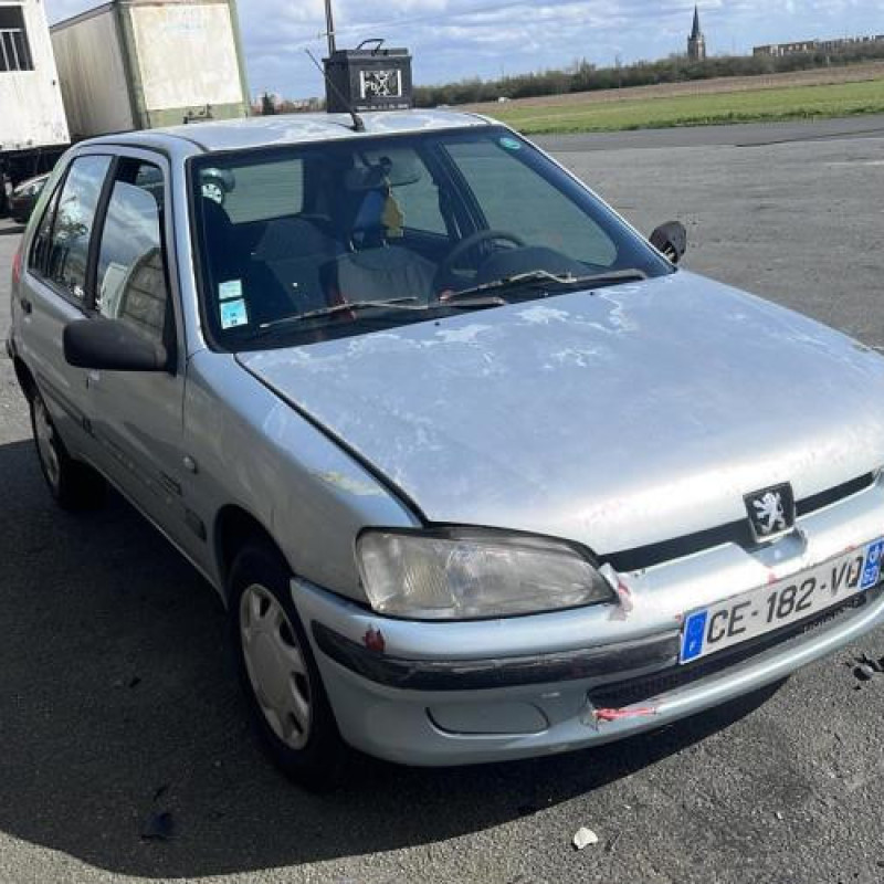 Pare choc arriere PEUGEOT 106 Photo n°9