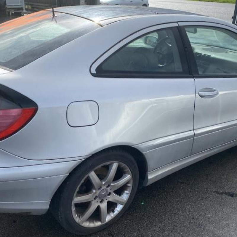 Porte avant droit MERCEDES CLASSE C 203 COUPE SPORT Photo n°16