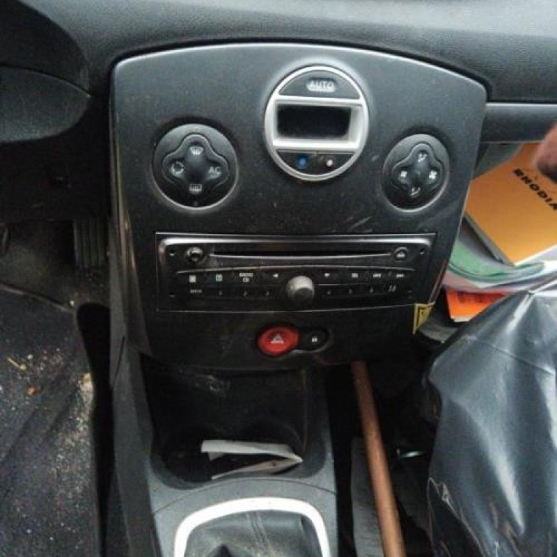 Fermeture de capot RENAULT CLIO 3 Photo n°9