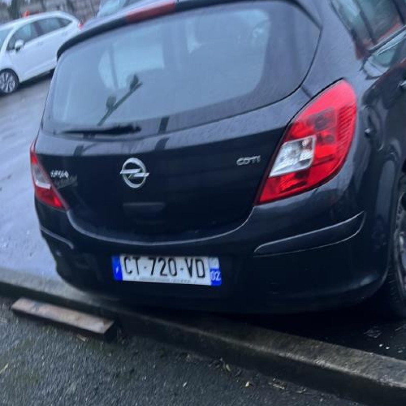 Feu arriere principal gauche (feux) OPEL CORSA D Photo n°7