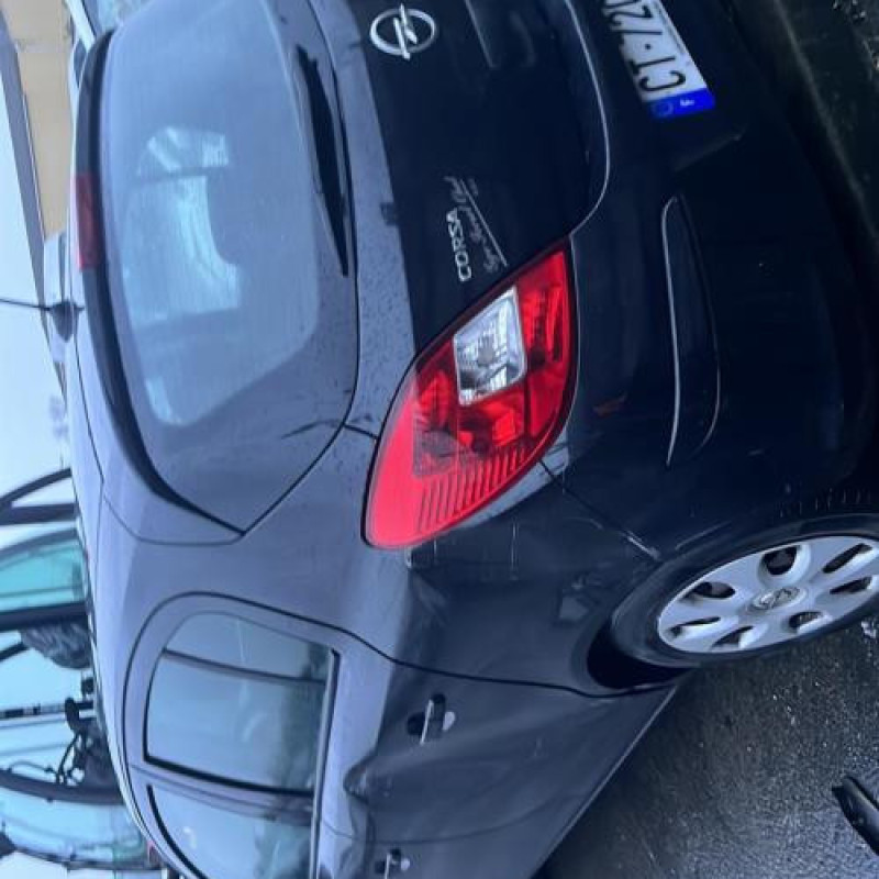 Feu arriere principal gauche (feux) OPEL CORSA D Photo n°8