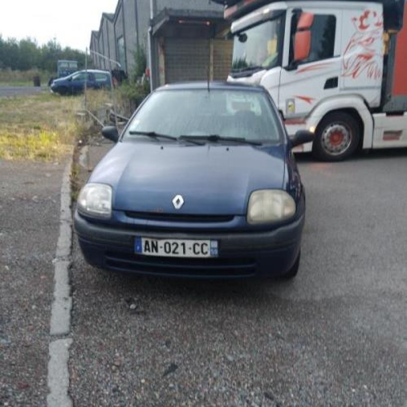 Pare choc avant RENAULT CLIO 2 Photo n°7