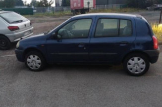 Pare boue avant gauche RENAULT CLIO 2