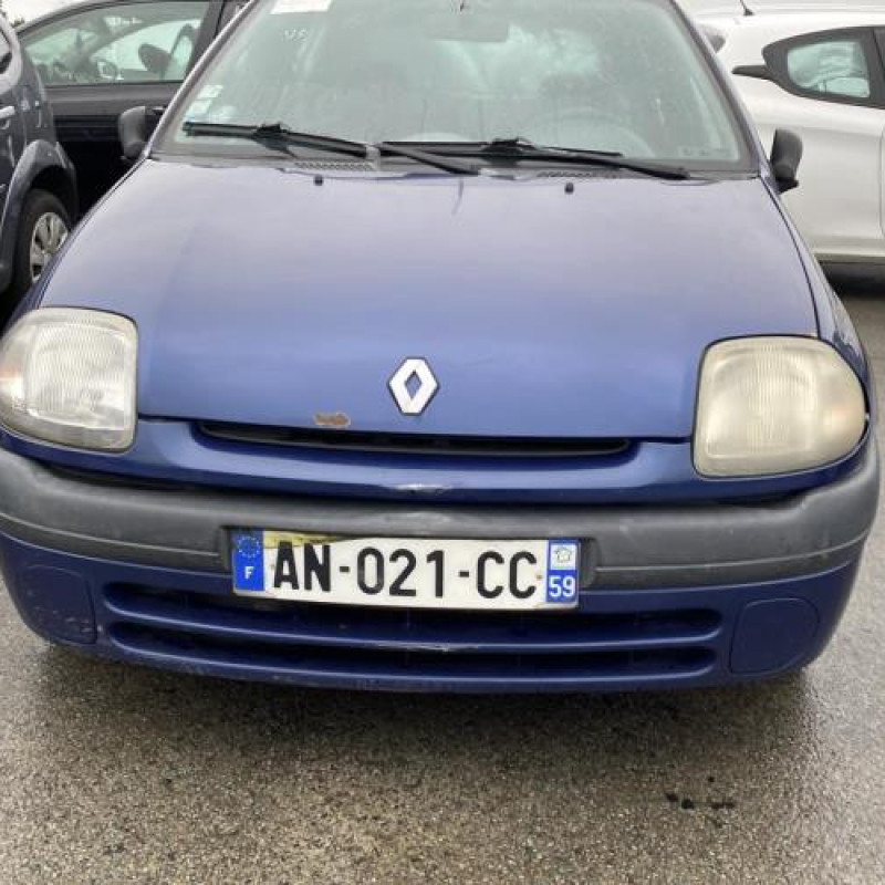 Pare boue avant gauche RENAULT CLIO 2 Photo n°18