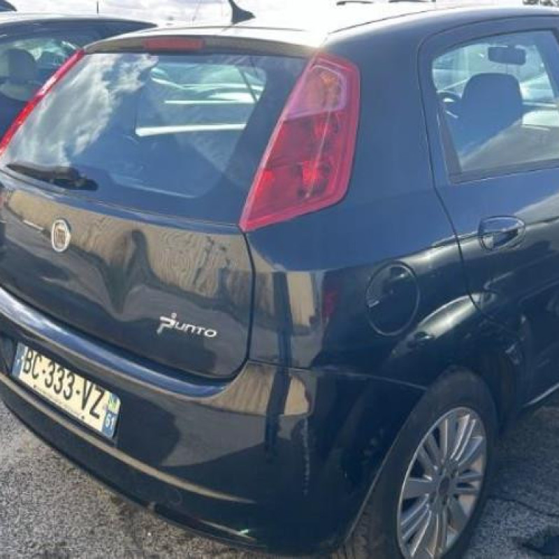 Antenne FIAT GRANDE PUNTO Photo n°11