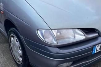 Serrure avant gauche RENAULT SCENIC 1