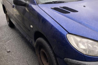 Pare boue avant gauche PEUGEOT 206