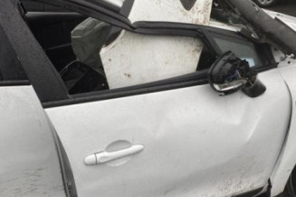 Poignee porte avant gauche RENAULT CLIO 4