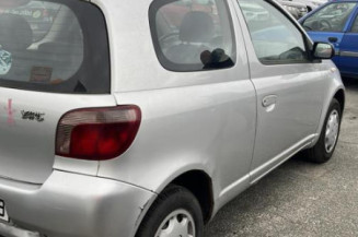 Serrure avant droit TOYOTA YARIS 1