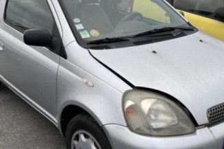 Serrure avant droit TOYOTA YARIS 1