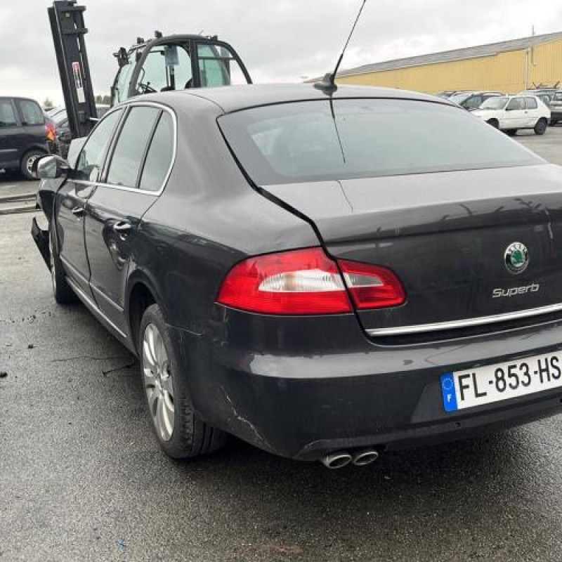 Attache ceinture arriere gauche SKODA SUPERB 2 Photo n°7