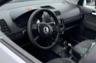 Serrure avant droit VOLKSWAGEN POLO 4