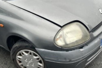 Pare boue avant gauche RENAULT CLIO 2