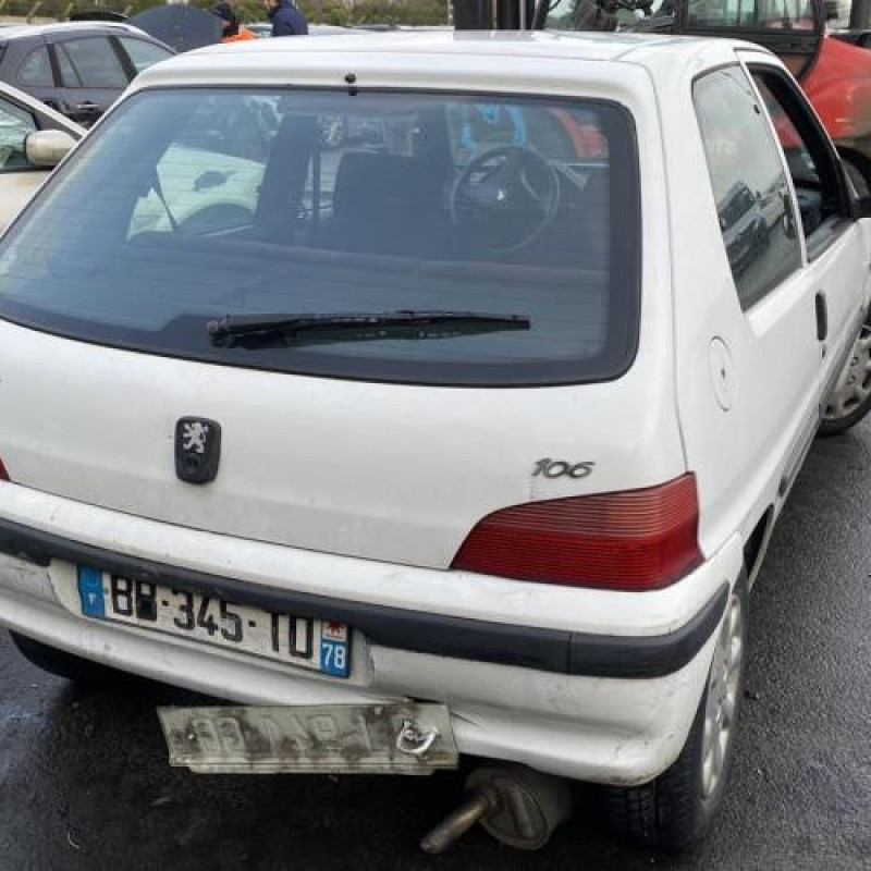 Malle/Hayon arriere PEUGEOT 106 Photo n°20