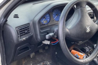 Serrure avant droit PEUGEOT 106